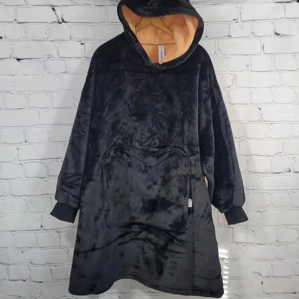 Winter Oversized Hoodie Blanket‎ NWT